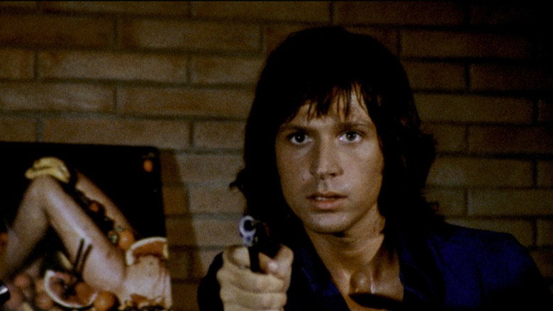 кадр из фильма Четыре мухи на сером бархате