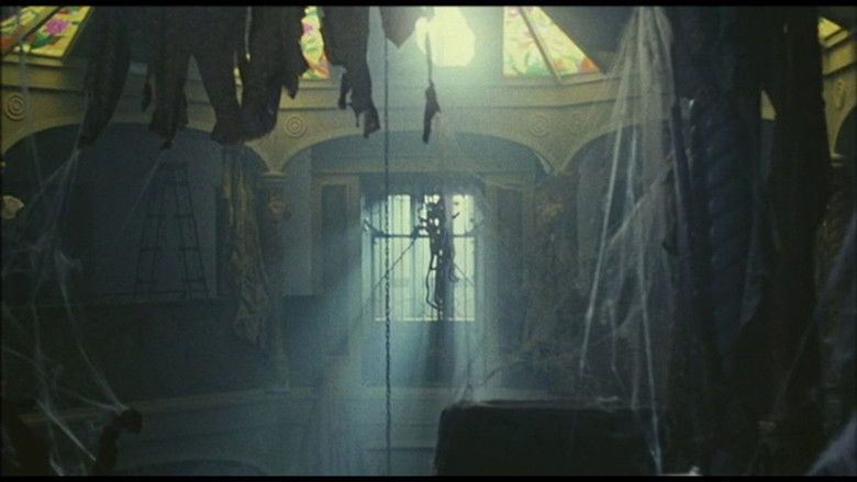 кадр из фильма 花園の迷宮