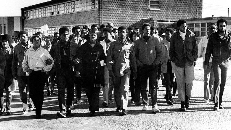 кадр из фильма The Invaders