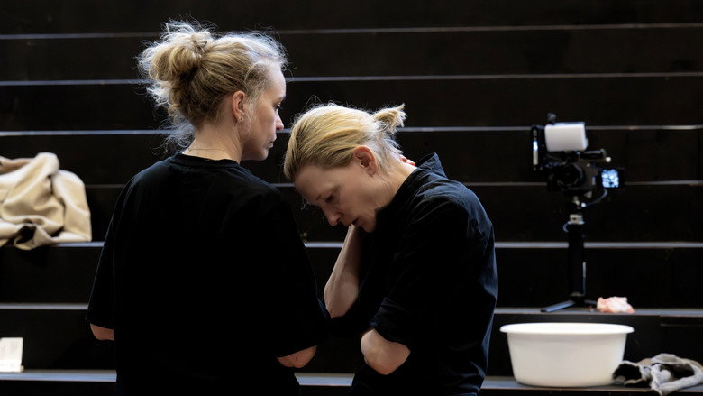 кадр из фильма National Theatre Live: Electra/Persona