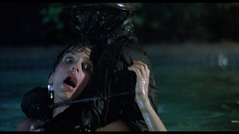 кадр из фильма Незнакомец