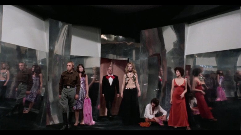 кадр из фильма Трава окрашенная в красный цвет