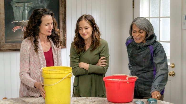 кадр из фильма Дом у пляжа