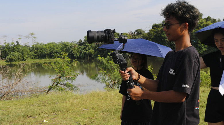 кадр из фильма Refugee of Life