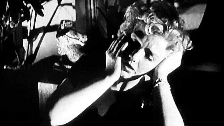 кадр из фильма The Blue Gardenia