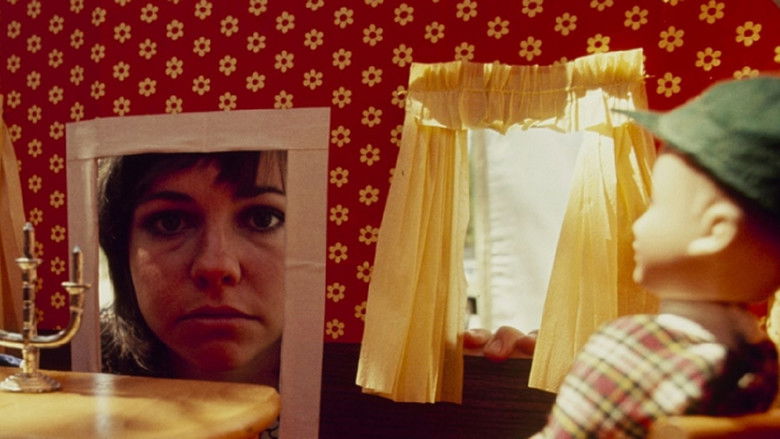 кадр из фильма Maybe I'll Come Home in the Spring