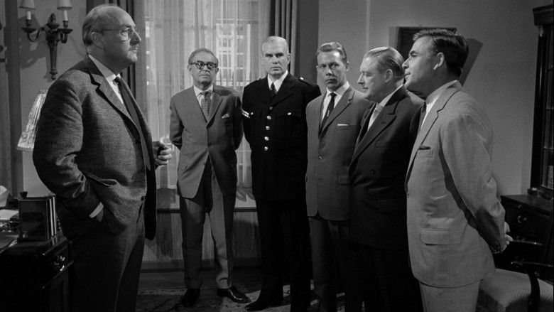 кадр из фильма Постоялый двор на Темзе