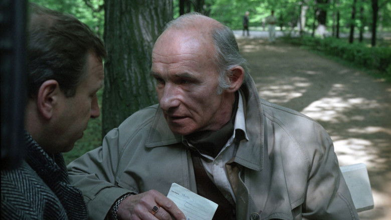 кадр из фильма Декалог, десять