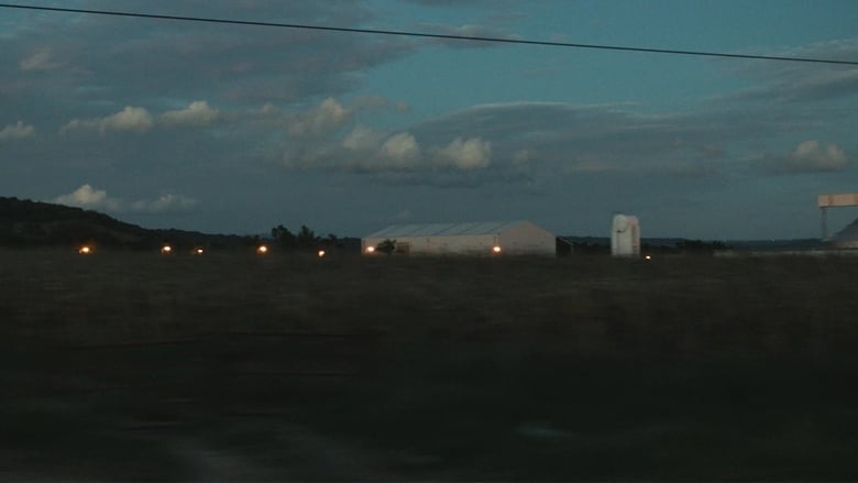 кадр из фильма Las Nubes