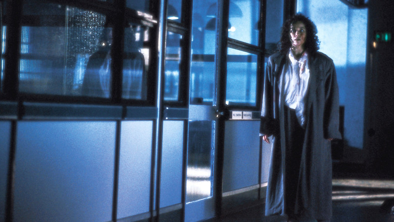 кадр из фильма Беззащитный