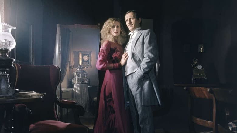 кадр из фильма W starym dworku czyli niepodległość trójkątów