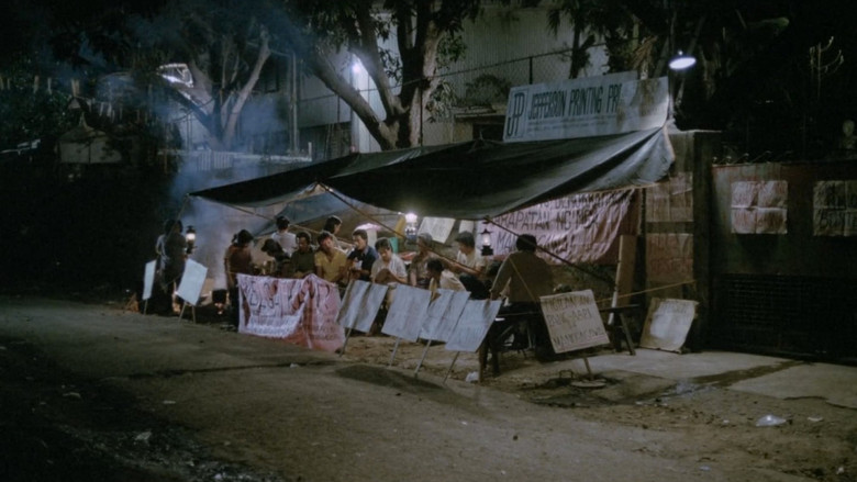 кадр из фильма Bayan Ko: Kapit sa Patalim