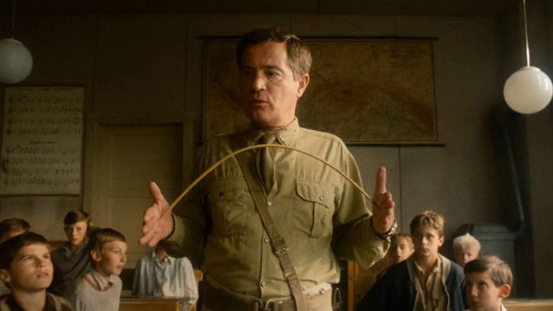 кадр из фильма Начальная школа