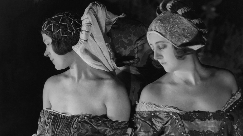 кадр из фильма Ведьмы