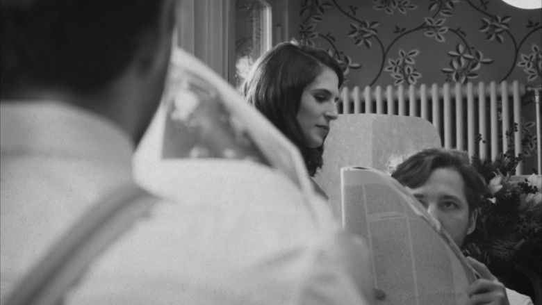 кадр из фильма A Barber's Kiss