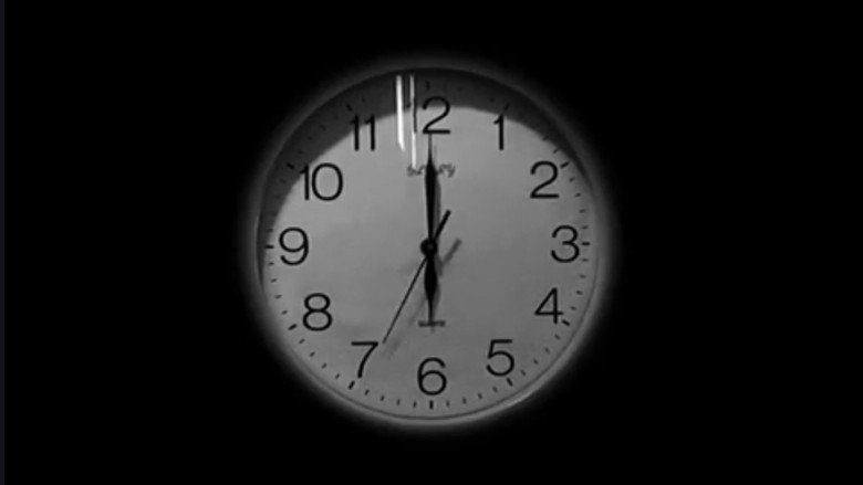 кадр из фильма THE CLOCK (Bayangan Waktu)