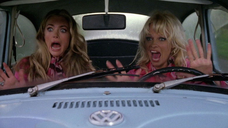 кадр из фильма Блондинка и блондинка