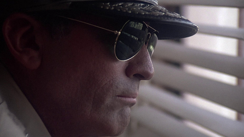 кадр из фильма МакАртур