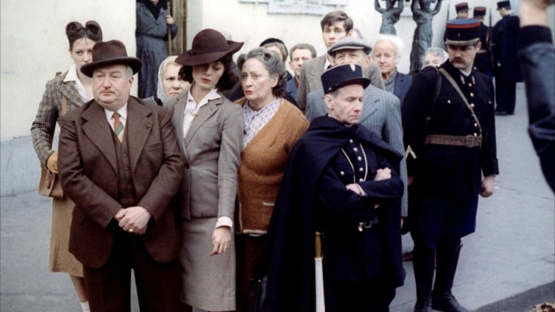 кадр из фильма Les Guichets du Louvre