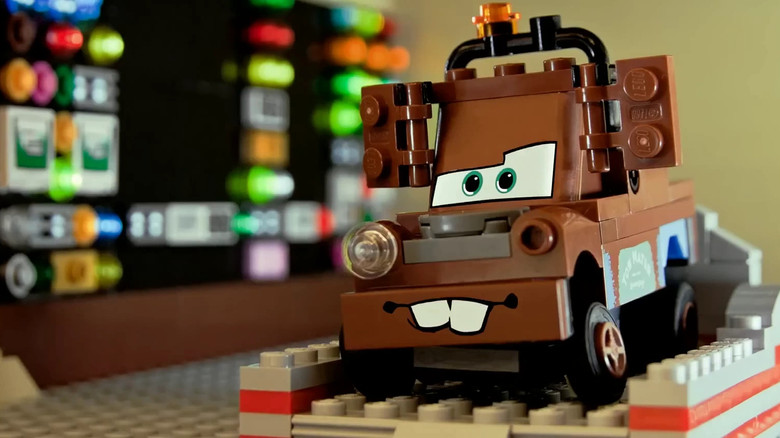 кадр из фильма Mater's Brick Tales: The Great Race Case