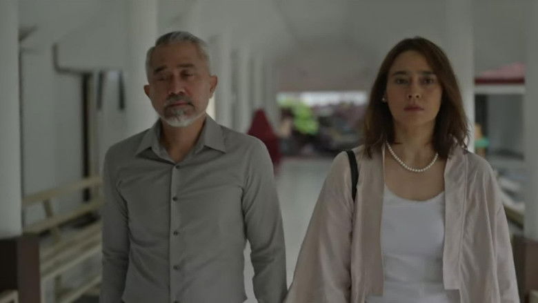 кадр из фильма Mungkin Kita Perlu Waktu