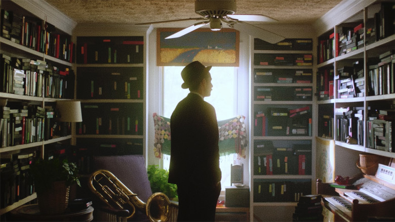 кадр из фильма Земляничный особняк