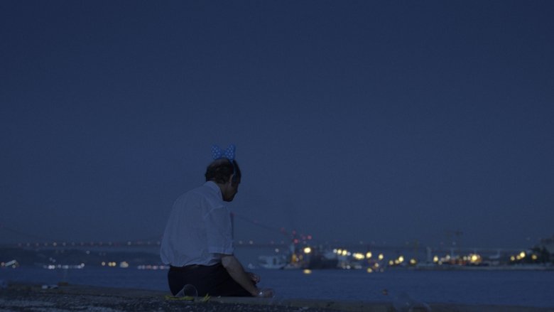 кадр из фильма Невидимый герой