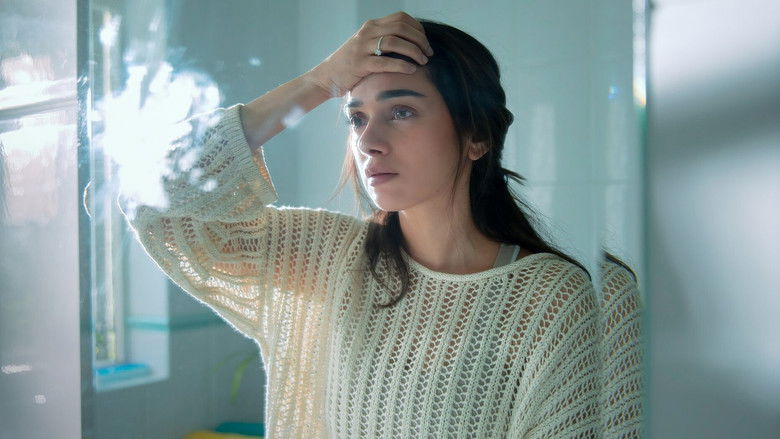 кадр из фильма Мира, девушка в поезде