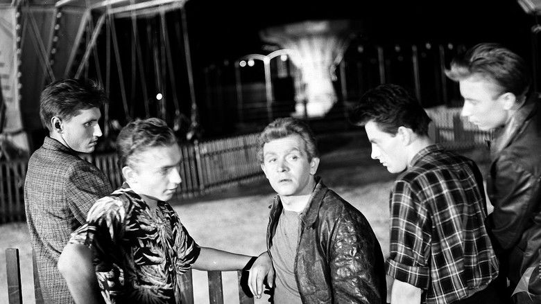 кадр из фильма Лунатики