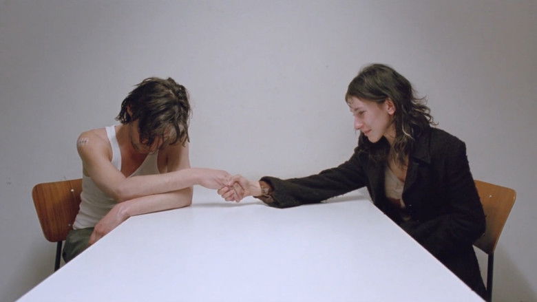 кадр из фильма Головой о стену