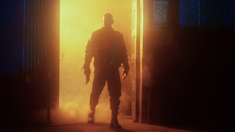 кадр из фильма Киборг–охотник