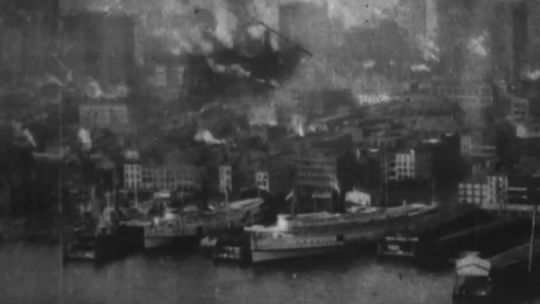 кадр из фильма At the Top of Brooklyn Bridge