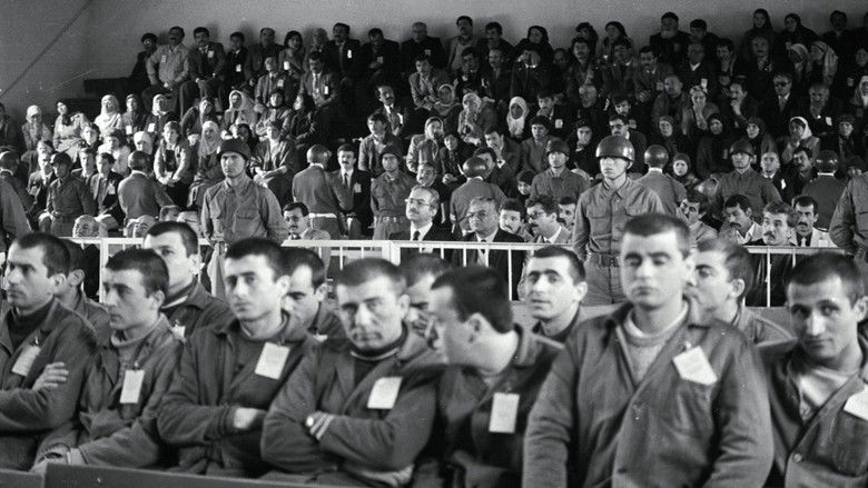 кадр из фильма 12 Eylül: Demokrasiye Dönüş