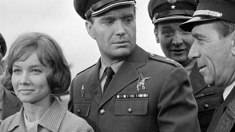 кадр из фильма Paryż - Warszawa bez wizy