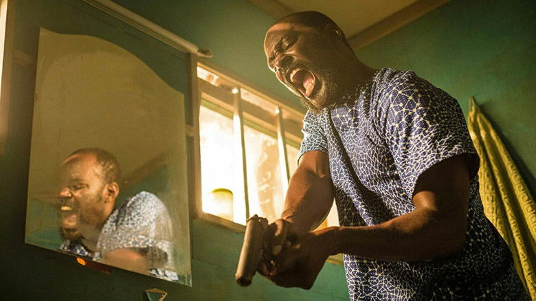 Девушка в желтом джемпере