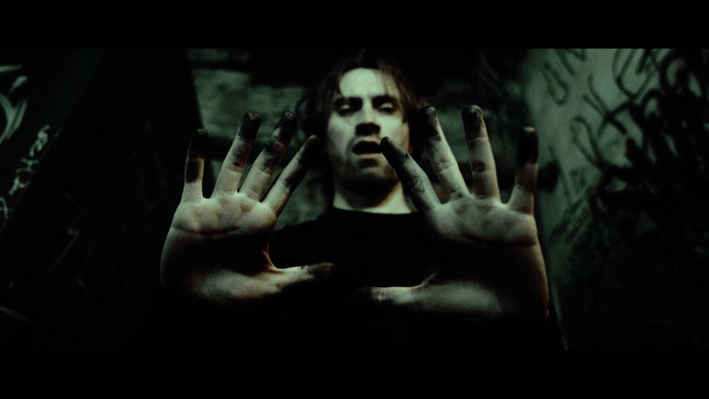 кадр из фильма Grayshapes: Лезо