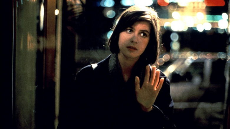 кадр из фильма Три цвета: Красный