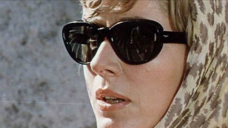 кадр из фильма Road to St. Tropez