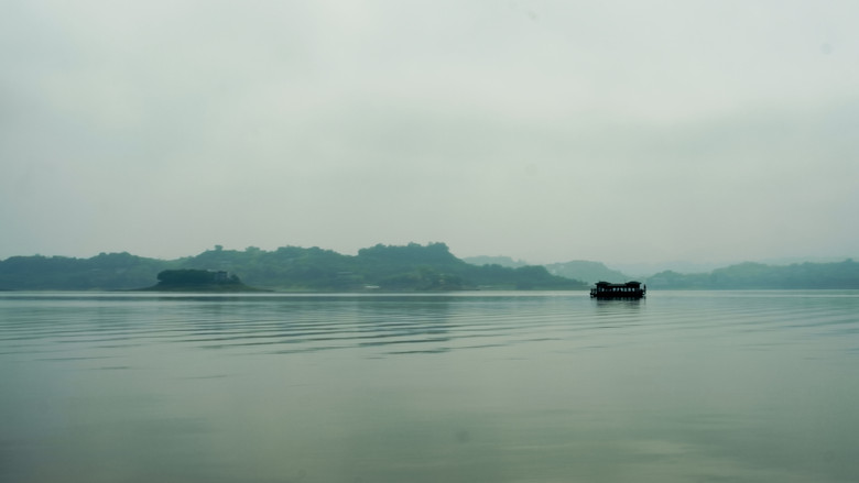 кадр из фильма By the lake