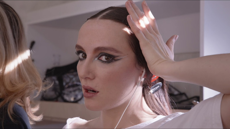 кадр из фильма Making 'Red Rooms'