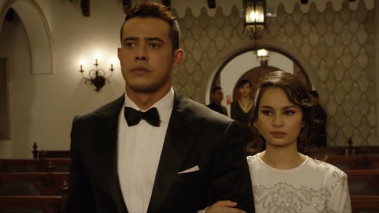 кадр из фильма J Revolusi