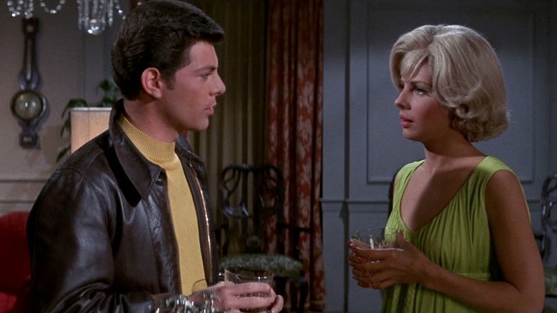 кадр из фильма Поворотный пункт