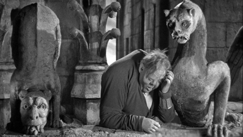 кадр из фильма Горбун Собора Парижской Богоматери