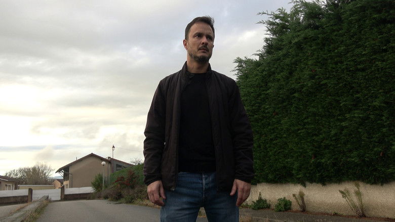 кадр из фильма Le Ciel Nous Regarde