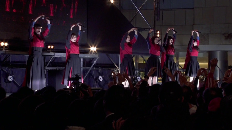 кадр из фильма THE けやき坂 GUERRiLLA BiSH at ROPPONGi HiLLS ARENA