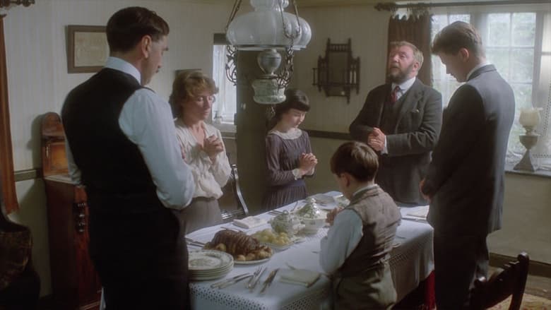 кадр из фильма Месяц в деревне