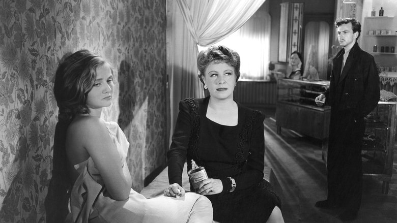 кадр из фильма Кризис