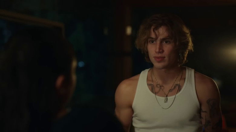 кадр из фильма you are seen.