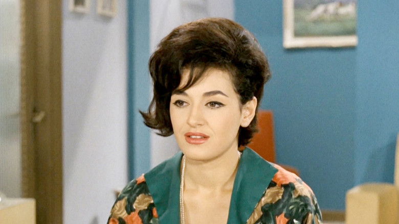 кадр из фильма Μερικοί Το Προτιμούν Κρύο...