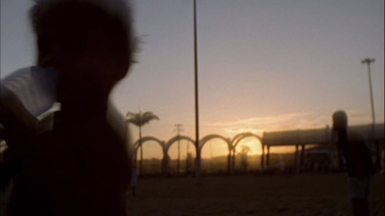 кадр из фильма Viajo Porque Preciso, Volto Porque Te Amo